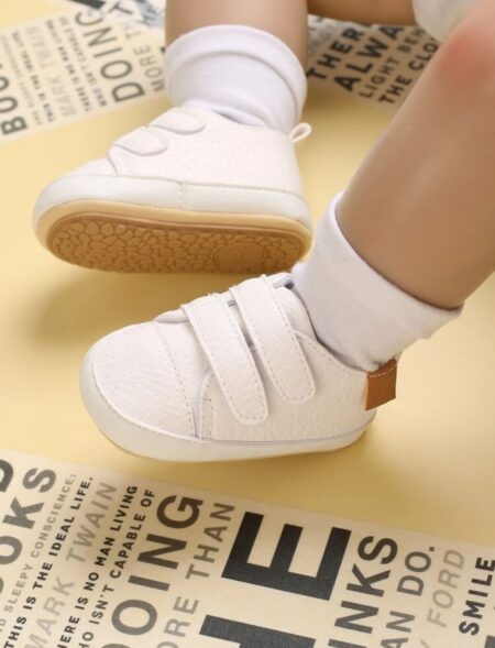 Children's velcro sneakers